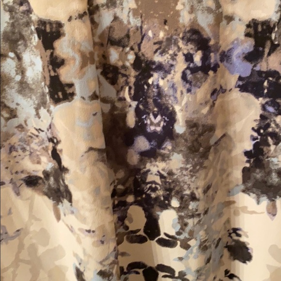 Cute Abstract Print top - Picture 2 of 3